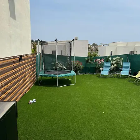 Townhouse With Garden Apartment *