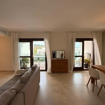 Townhouse With Garden Apartment