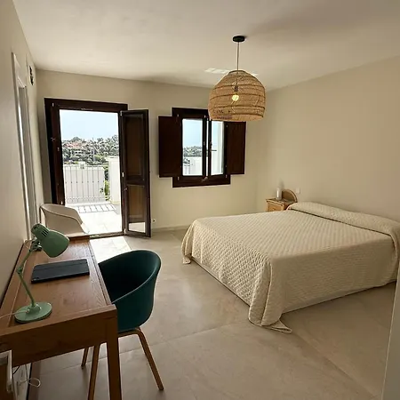 Апартаменты Townhouse With Garden Эстепона