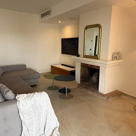 Апартаменты Townhouse With Garden Эстепона